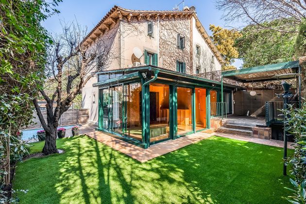 Foto 2 de Casa en venda a Sarrià de 5 habitacions amb piscina i jardí