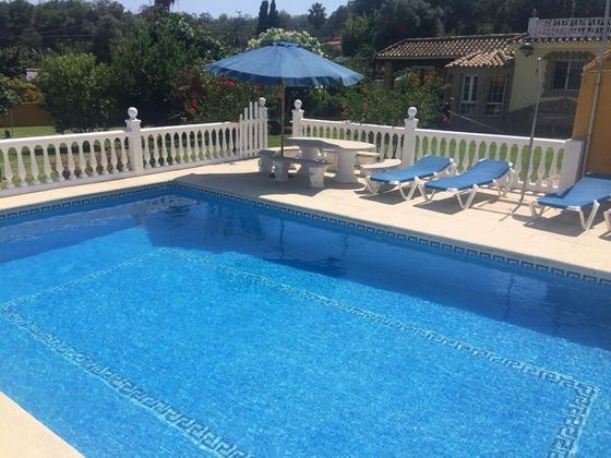 Foto 2 de Casa en venda a calle El Olivar de 4 habitacions amb terrassa i piscina