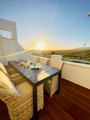 Foto 2 de Alquiler de dúplex en Tarifa de 2 habitaciones con terraza y piscina