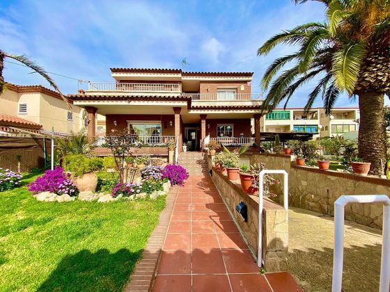 Foto 2 de Xalet en venda a Ardiaca - La Llosa de 4 habitacions amb terrassa i piscina