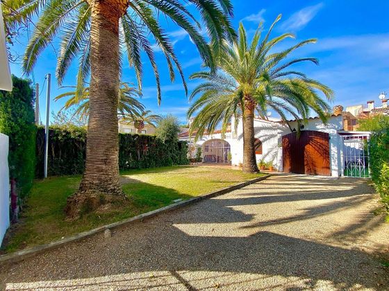 Foto 2 de Chalet en venta en Ardiaca - La Llosa de 2 habitaciones con terraza y piscina