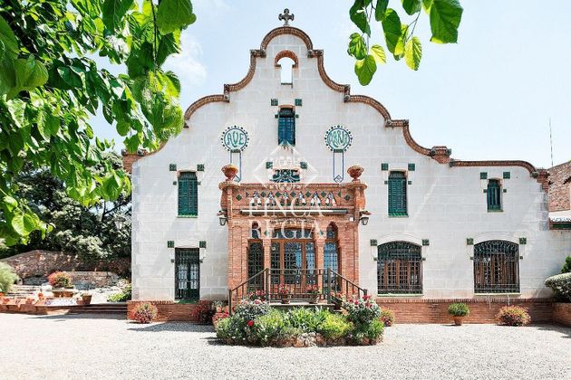 Foto 1 de Casa en venda a Centre - Castellar del Vallès de 15 habitacions amb terrassa i piscina