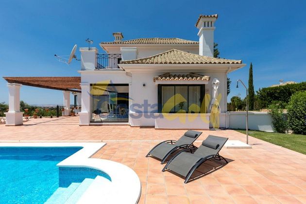 Foto 1 de Chalet en venta en calle De Los Olivos de 6 habitaciones con terraza y piscina