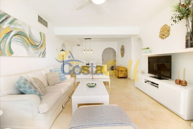 Foto 2 de Alquiler de piso en Guadalmina de 3 habitaciones con terraza y piscina