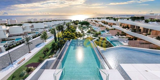 Foto 2 de Pis en venda a Los Jardines de Marbella - La Ermita de 2 habitacions amb piscina i garatge