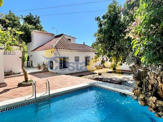 Foto 1 de Casa en venda a calle Príncipe de Asturias de 3 habitacions amb terrassa i piscina