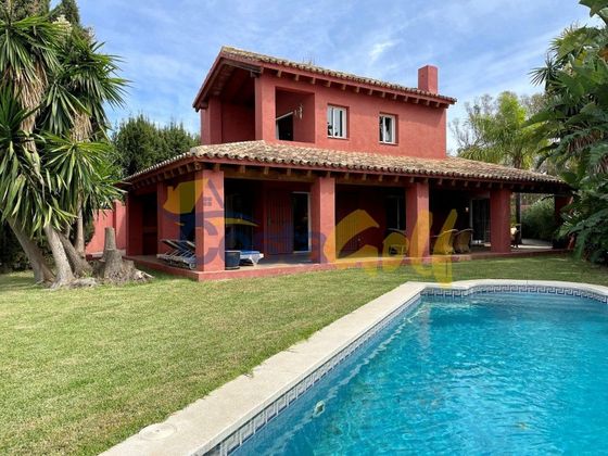 Foto 1 de Casa en venda a urbanización Nueva Atalaya de 4 habitacions amb terrassa i piscina