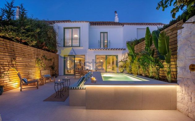Foto 1 de Casa en venda a calle Santander de 4 habitacions amb terrassa i piscina