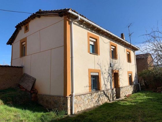 Foto 2 de Xalet en venda a Almanza de 4 habitacions amb jardí