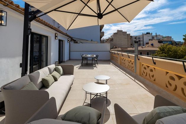 Foto 1 de Àtic en venda a Mercat  - La Missió - Plaça dels Patins de 2 habitacions amb terrassa i aire acondicionat