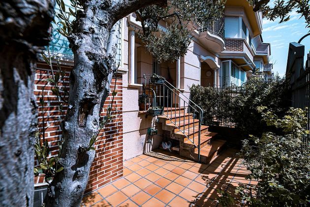 Foto 2 de Casa en venda a Encarnación de 5 habitacions amb terrassa i garatge