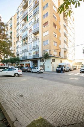 Foto 2 de Pis en venda a avenida Martínez de Velasco de 4 habitacions amb terrassa i balcó