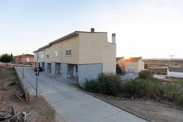 Foto 2 de Casa adosada en venta en barrio La Corona de 5 habitaciones con terraza y garaje