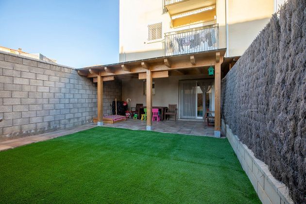 Foto 1 de Casa adossada en venda a barrio La Corona de 5 habitacions amb terrassa i garatge