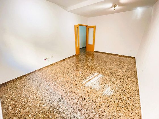 Foto 1 de Venta de piso en calle Santíssim Crist de 3 habitaciones con terraza y garaje