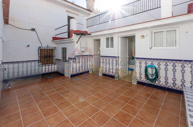 Foto 2 de Venta de casa adosada en Riogordo de 6 habitaciones con terraza y piscina