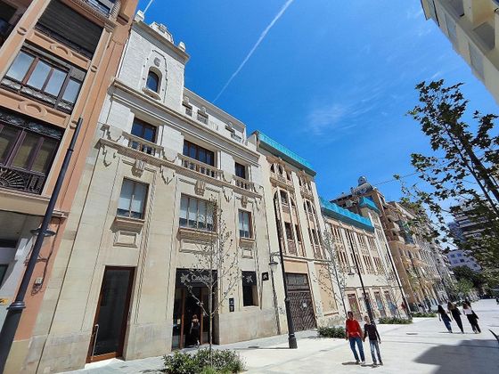 Foto 2 de Pis en venda a Centro - Alicante de 4 habitacions amb terrassa i garatge