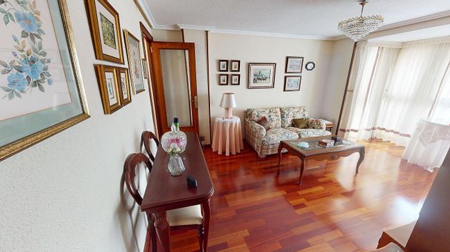 Foto 2 de Pis en venda a Centro - Alicante de 2 habitacions amb aire acondicionat i calefacció