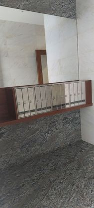 Foto 2 de Venta de piso en Lovaina - Aranzabal de 3 habitaciones con terraza y calefacción