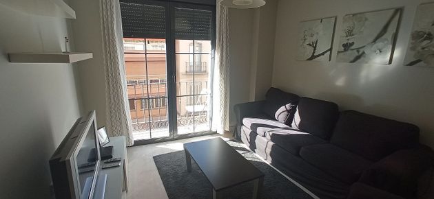 Foto 2 de Alquiler de piso en Conde de Ureña - Monte Gibralfaro de 2 habitaciones con garaje y muebles