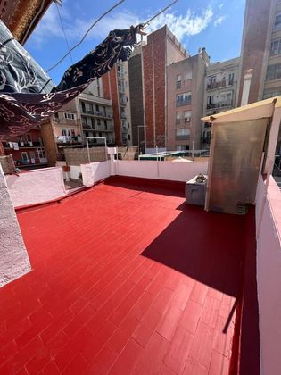 Foto 2 de Casa adossada en venda a La Sagrada Família de 4 habitacions amb terrassa i calefacció