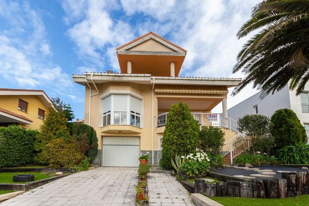 Foto 2 de Casa en venda a Carreño de 5 habitacions amb terrassa i garatge