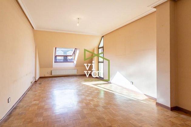 Foto 2 de Àtic en venda a Auditorio - Parque Invierno de 4 habitacions amb terrassa i calefacció