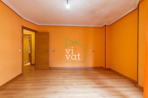 Foto 2 de Pis en venda a Milán - Pumarín - Teatinos de 3 habitacions amb garatge i calefacció
