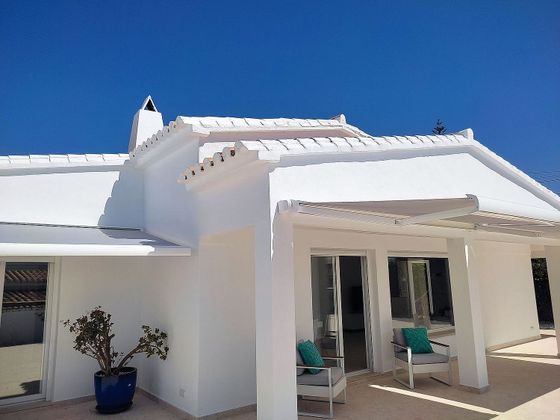 Foto 2 de Chalet en venta en El Faro de Calaburra - Chaparral de 3 habitaciones con terraza y piscina