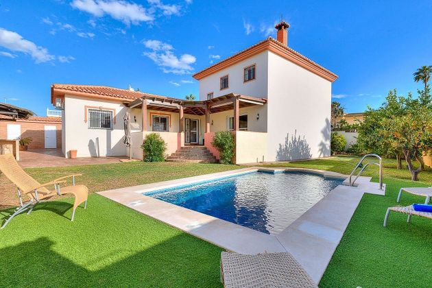 Foto 1 de Xalet en venda a urbanización Haza del Algarrobo de 4 habitacions amb terrassa i piscina