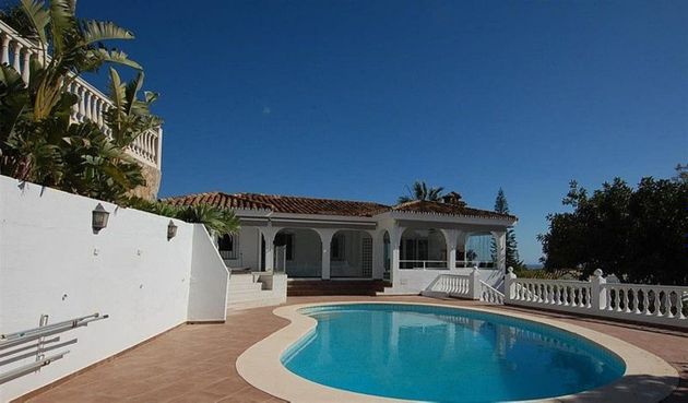 Foto 1 de Chalet en venta en calle Las Mimosas de 5 habitaciones con terraza y piscina