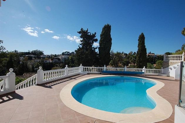 Foto 2 de Chalet en venta en calle Las Mimosas de 5 habitaciones con terraza y piscina