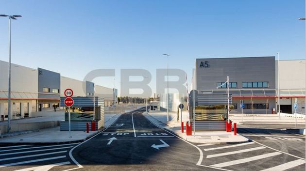 Foto 1 de Nau en lloguer a avenida De Los Premios Nobel de 5306 m²