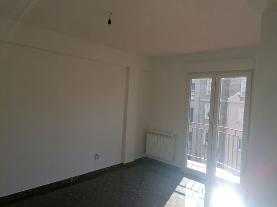 Foto 1 de Piso en alquiler en Ave de 2 habitaciones con terraza y balcón