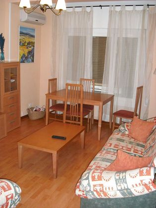 Foto 1 de Pis en lloguer a Paseo Constitución - Las Damas de 3 habitacions amb terrassa i mobles