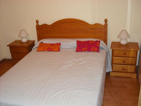 Foto 2 de Pis en lloguer a Paseo Constitución - Las Damas de 3 habitacions amb terrassa i mobles