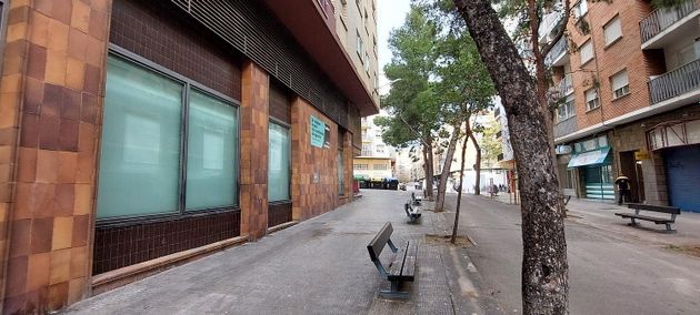 Foto 2 de Local en alquiler en calle Del Escultor Lobato de 449 m²