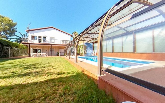 Foto 1 de Chalet en venta en Coma-Ruga de 7 habitaciones con terraza y piscina