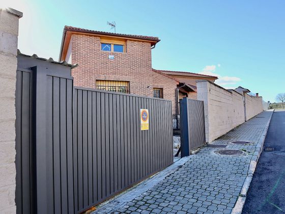 Foto 2 de Xalet en venda a Cabanillas del Campo de 4 habitacions amb terrassa i garatge