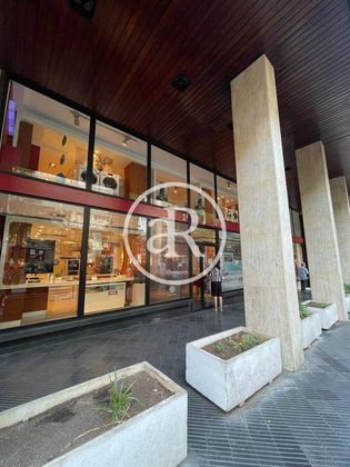 Foto 1 de Alquiler de local en Vila de Gràcia de 358 m²