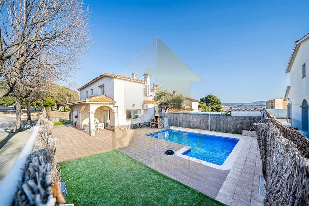 Foto 1 de Casa en venta en Lliçà de Vall de 4 habitaciones con piscina y jardín