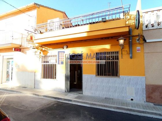 Foto 1 de Casa adosada en venta en plaza La Creu de 3 habitaciones con terraza y garaje