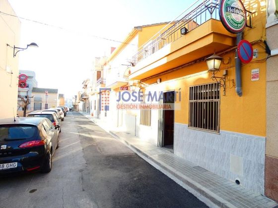 Foto 2 de Casa adosada en venta en plaza La Creu de 3 habitaciones con terraza y garaje