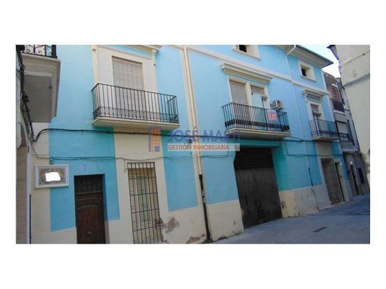 Foto 1 de Casa adosada en venta en calle Çarcos de 5 habitaciones con terraza y garaje