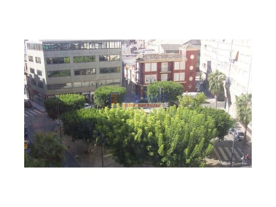 Foto 1 de Piso en venta en Ayuntamiento - Centro de 3 habitaciones con balcón y ascensor