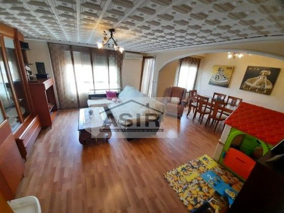 Foto 2 de Pis en venda a Ayuntamiento - Centro de 3 habitacions amb mobles i balcó