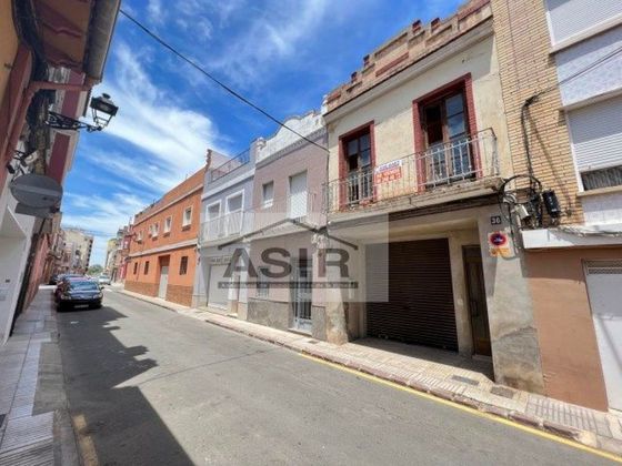Foto 2 de Casa adossada en venda a calle Cid de 3 habitacions amb terrassa i garatge