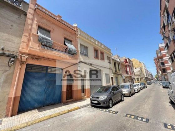 Foto 1 de Casa adossada en venda a calle Salvador Perles de 4 habitacions amb terrassa i garatge
