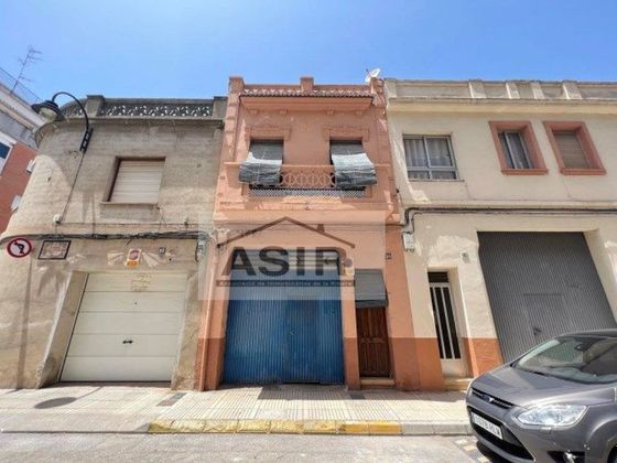 Foto 2 de Casa adossada en venda a calle Salvador Perles de 4 habitacions amb terrassa i garatge