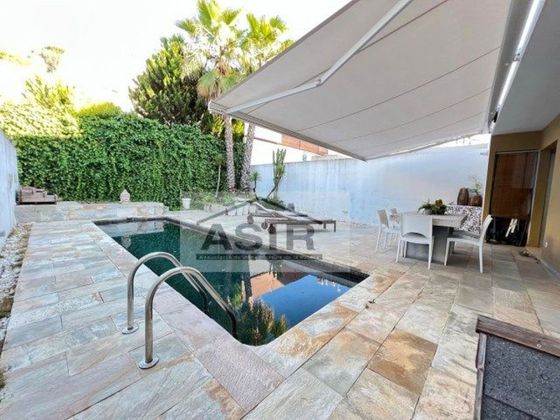 Foto 2 de Casa adossada en venda a calle Maestrat de 4 habitacions amb terrassa i piscina